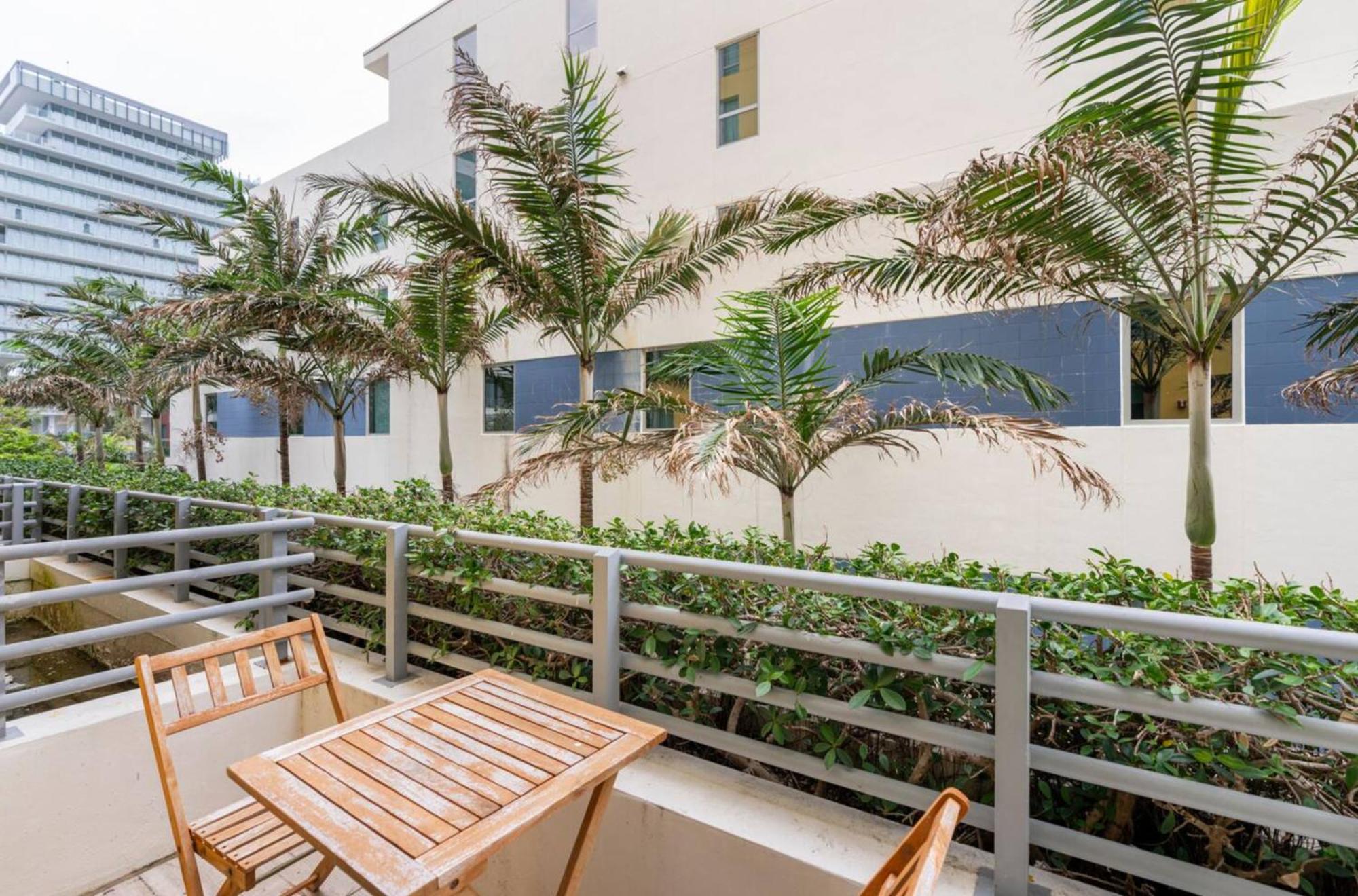 Beachfront Bentley Hotel One Bedroom Suite With Balcony And Beach Access Miami Beach Eksteriør bilde